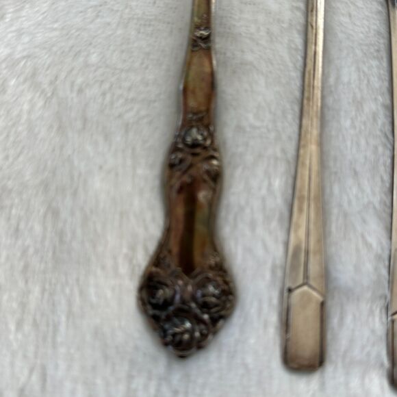 Vintage Holmes & Edwards Ladle Serving Silverplate Floral and Cocktail Forks Lot - Picture 3 of 11